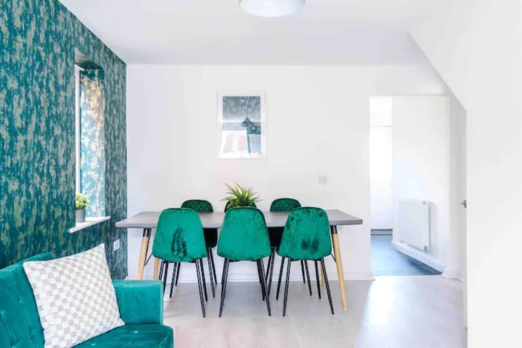 Spacious 5 Bedroom Home Hosted By Mcr Dens Manchester Exterior foto